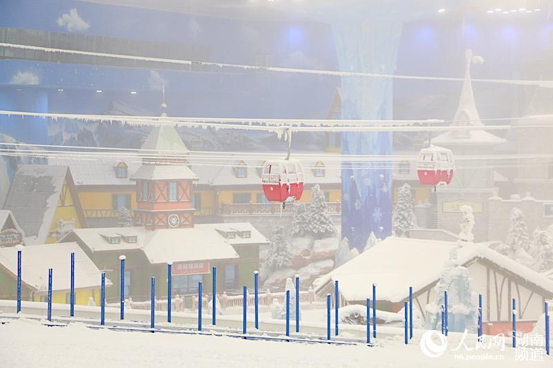 紅色纜車。何萌攝