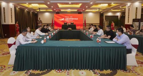 紫氣東來｜航運(yùn)市場再興波瀾，跨越東航“客貨齊飛”書歷史