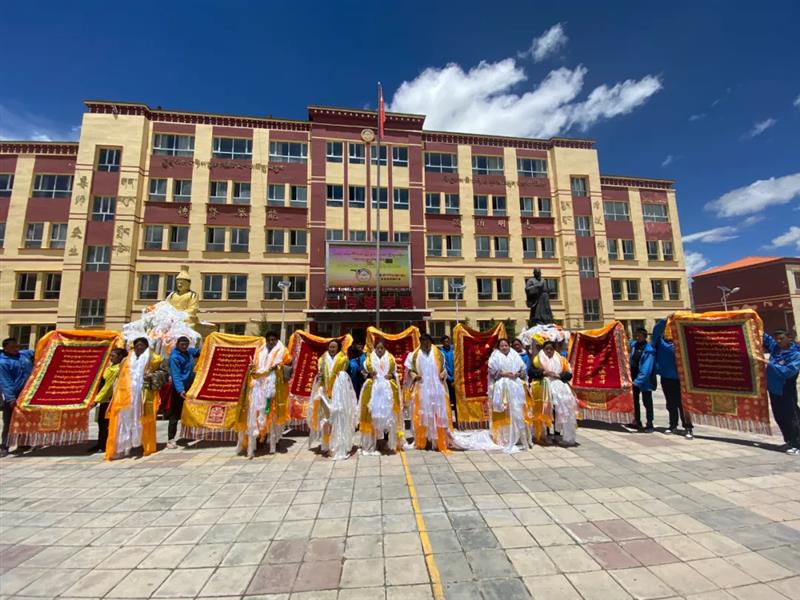 治多教師用堅(jiān)守精神扎根基層，點(diǎn)亮教育的希望明燈