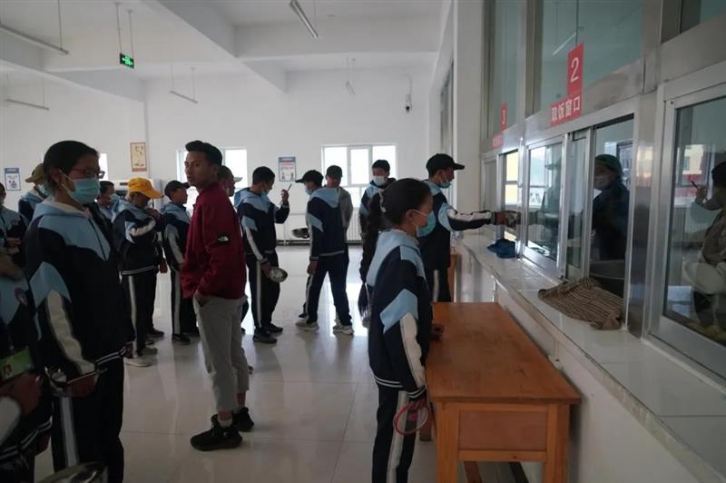 治多教師用堅(jiān)守精神扎根基層，點(diǎn)亮教育的希望明燈