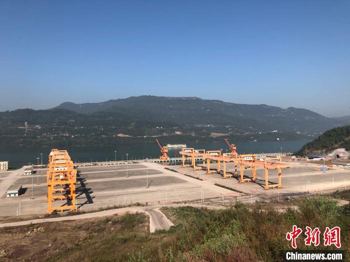 圖為重慶萬(wàn)州新田樞紐港項(xiàng)目?！＄婌?攝