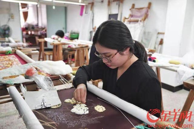 絲上繡世界 木里雕乾坤——非遺技藝煥發(fā)生機