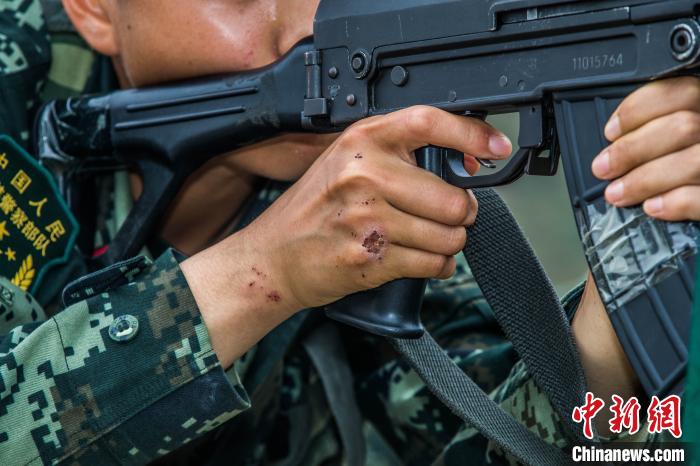 　果志遠(yuǎn) 攝