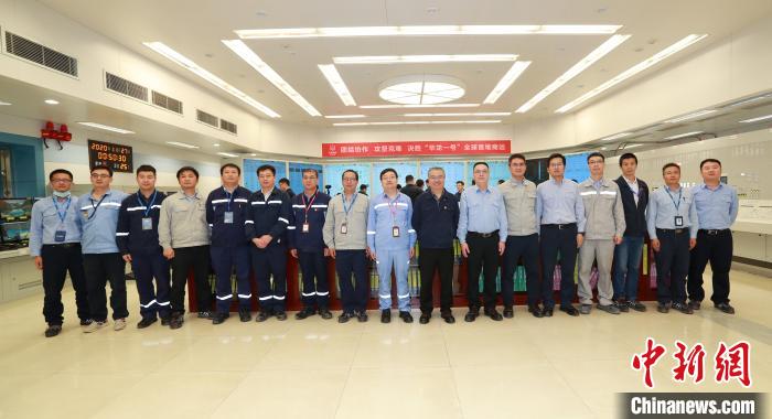 27日0時(shí)41分，華龍一號(hào)全球首堆——中核集團(tuán)福清核電5號(hào)機(jī)組首次并網(wǎng)成功。圖為并網(wǎng)現(xiàn)場(chǎng)?！∵^東海 攝