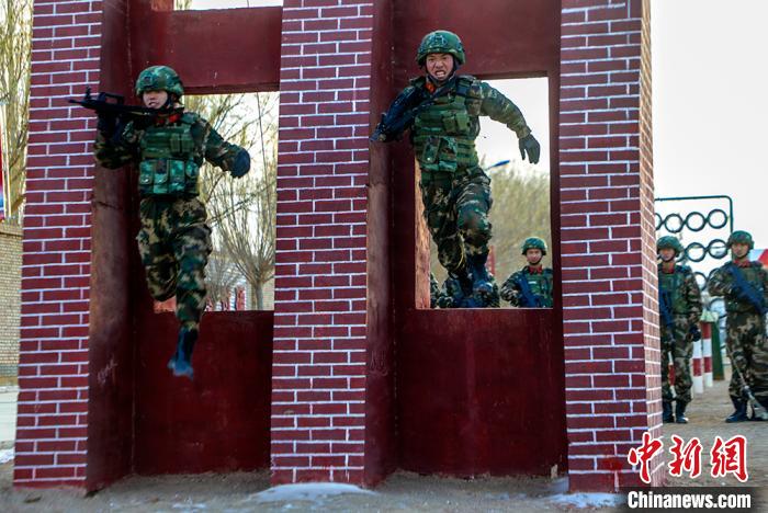 翻越窗口?！〔苤緞?攝