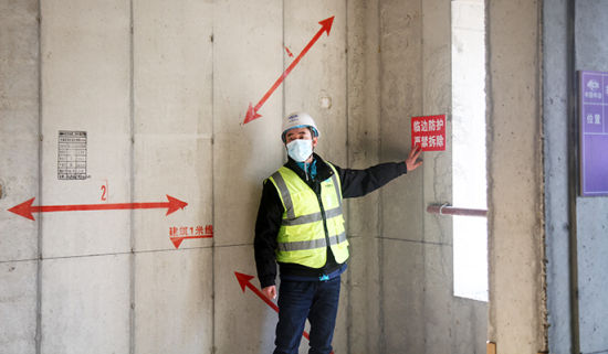 項(xiàng)目相關(guān)負(fù)責(zé)人介紹安全、質(zhì)量、進(jìn)度等情況