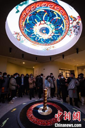 圖為天文歷算觀測儀。　何蓬磊 攝