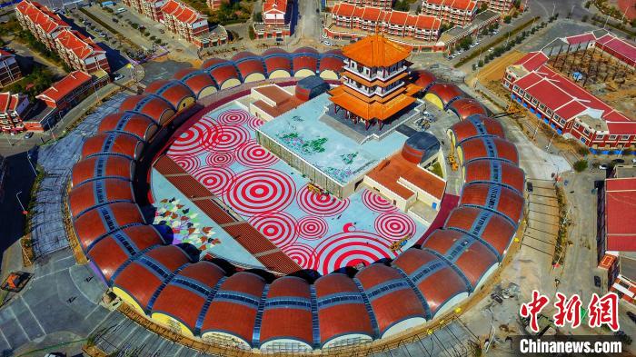 圖為2020年10月14日航拍的位于寧夏銀川市永寧縣閩寧鎮(zhèn)的中國(寧夏)國際葡萄酒博覽會永久性會址——寧夏賀蘭紅共享酒莊。 寧夏賀蘭山東麓葡萄產(chǎn)業(yè)園管委會供圖