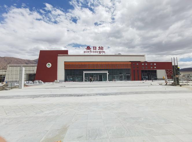 拉林鐵路桑日站、加查站精彩亮相