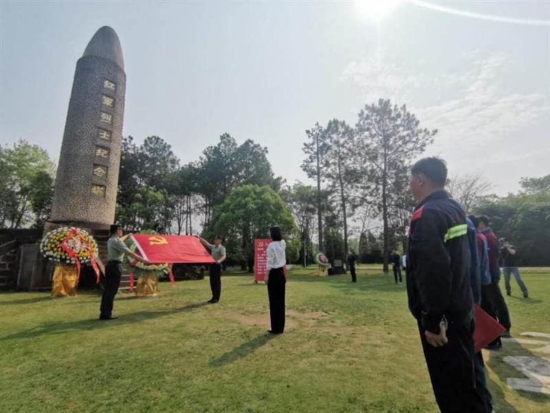 中國十七冶江西瑞金項(xiàng)目舉辦“踐行長征精神，建設(shè)人民滿意工程”企業(yè)開放日宣傳活動(dòng)