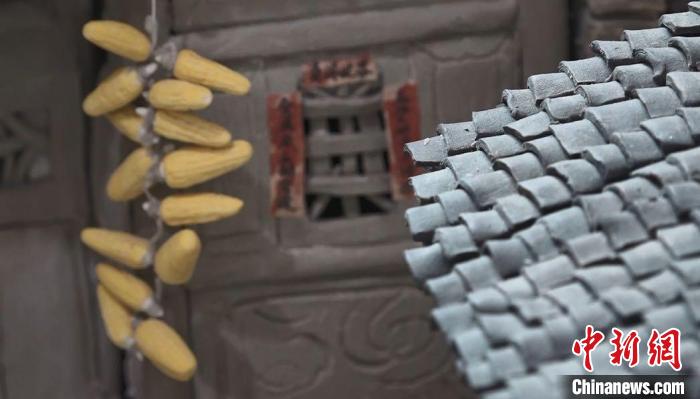 圖為陶土民居模型局部細節(jié) 蒲文思 攝