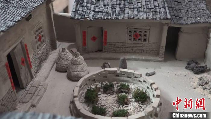 圖為陶土民居模型局部細節(jié) 蒲文思 攝