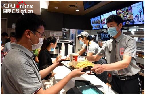 肯德基將助殘障“天使”員工走近冬奧 助殘日天使餐廳迎來(lái)廣西新店_fororder_4_副本