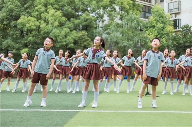 南京市秦淮實驗小學舉辦“童心向黨 奮發(fā)向上”全員運動會