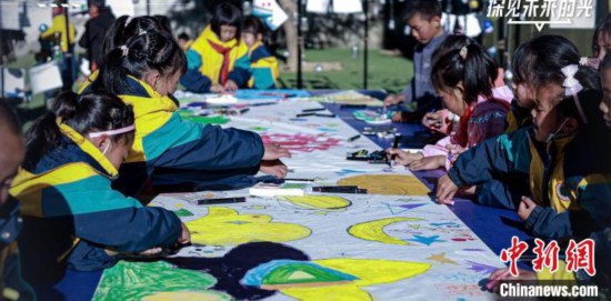 “大山里的小小航天人”：點(diǎn)燃科幻之夢 韓憲 攝