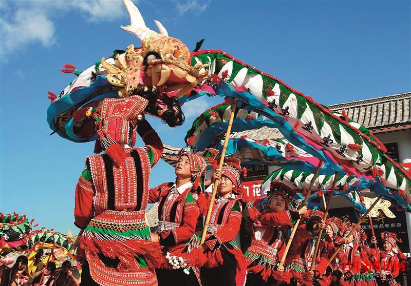 花腰彝女子舞龍隊(duì).JPG